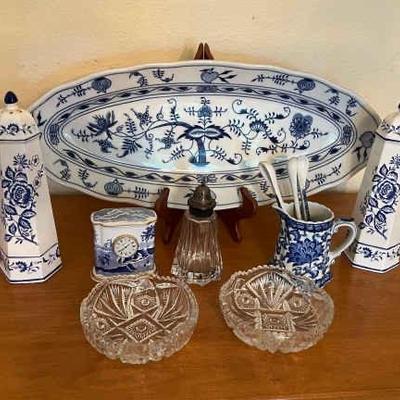 https://ctbids.com/estate-sale/34673/item/3892977/Country-Tabletop