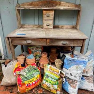 https://ctbids.com/estate-sale/34673/item/3897789/Potting-Bench-And-Contents