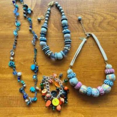https://ctbids.com/estate-sale/34673/item/3890020/Leonard-Dame-Necklaces-Beaded-Bracelet-Necklace