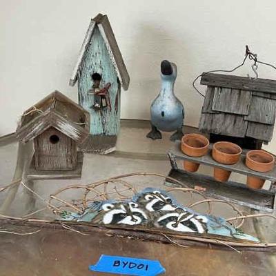 https://ctbids.com/estate-sale/34673/item/3897787/Rustic-Birdhouses-And-Accessories