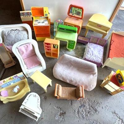 Vintage Barbie Furniture/Accessories