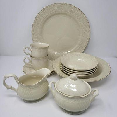68 Mikasa D1000 Fine Ivory Tivoli Tableware
