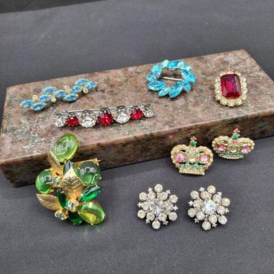 38 Rhinestone Pins Brooches Vintage Juliana