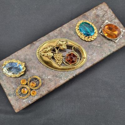 27 Vintage Brooches with Bold Faceted Stones