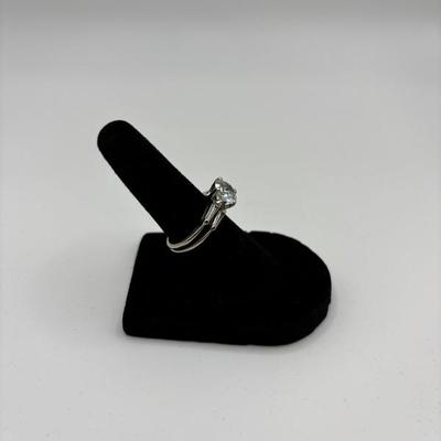 This ring will not be on location if interested we will meet at a local Jeweler where it is being held