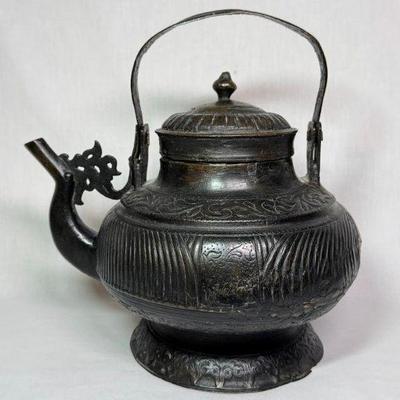 Antique 18th century bronze ceremonial kettle from Borneo, 10"