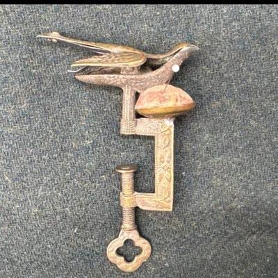 Sewing bird