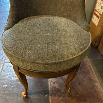 Accent chair - seat swivels