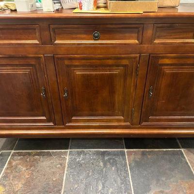 Side cabinet
