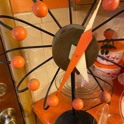 Mid Century Frederick Weinberg Atomic Ball Table Clock. WORKS