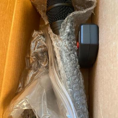 Buck's Microphone, Remote