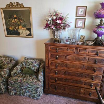 Side lock chest of drawers