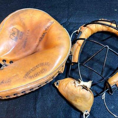 Pennant catchers mask hawthorne bill dickey mitt