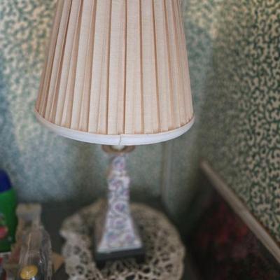Antique Lamp
- Add a touch of elegance to your home with this vintage table lamp. The soft beige shade complements the delicate base with...