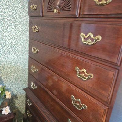Classic Wooden Dresser with Brass Handles
- This vintage wooden dresser exudes classic beauty, featuring eight drawers with detailed...