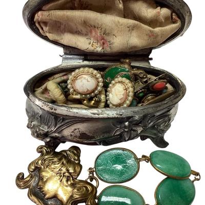 KIHE204 Antique Casket Jewelry Box With Treasures