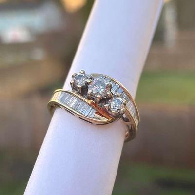 TN197  10k Gold Diamond Ring 