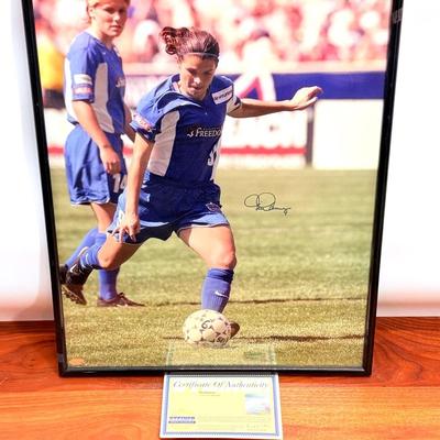 Mia Hamm Autographed 16x20 Photograph – Historic 2001 WUSA Inaugural Match