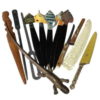 JAKA646 Vintage Letter Opener Assortment	Vintage letter opener assortment includes 11 pieces, a vintage brass lizard made in Hong Kong,...