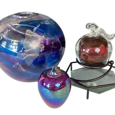 JAKA725 Glass Decor Pieces	Vintage murano art glass apple in a stand"
