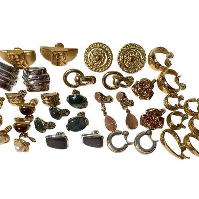 JAKA607 Large Monet Clip On Assortment	All pieces are engraved Monet.
