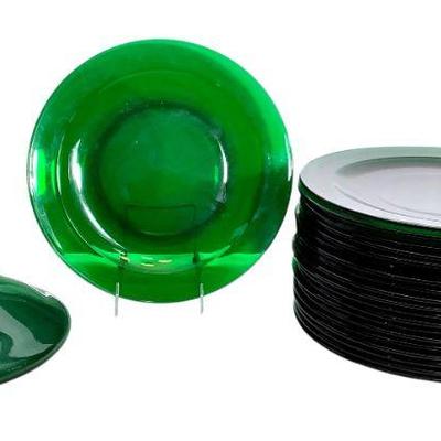 JAKA236 Colonial Dame Green Dinner Plates & Decanter	20 Dame green dinner plates. One decanter without the stopper.
