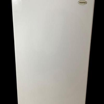 JAKA636 Sonyo Compact Refrigerator	Model # SR-3730W. Tested and works.
