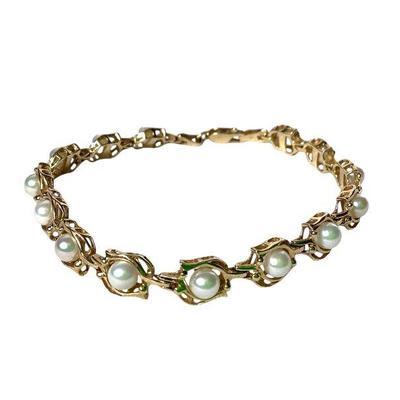 JAKA224 Stamped 14k Pearl Bracelet	7.5" yellow gold pearl bracelet. 
