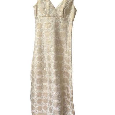 JAKA917 Elegant Vintage Woman’s Full Length Evening Gown	Beautifully lined and tailored evening gown in shades of gold and white. The...