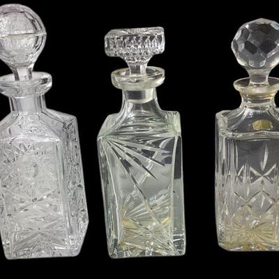 JAKA737 Vintage Decanter from Portugal and More	Vintage whiskey decanter cut crystal with stopper, starburst design, 10"T x 3.5"W
