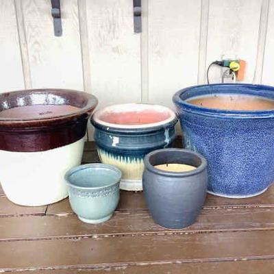JAKA838 Glazed Ceramic Flowerpots	Five ceramic flowerpots. Two large flowerpots measure approximately 15" tall and 18" wide,...