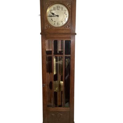 JAKA637 Dark Wood German Grandfather Clock	Large dark wooden grandmother clock, includes one key. Tested and works.
