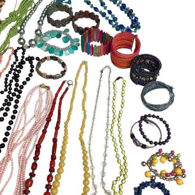 JAKA706 Beaded Costume Jewlery Assortment	Huge lot of random beaded pieces

