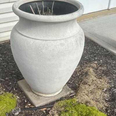 there are 4 of these urns
