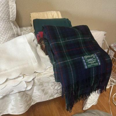 queen and twin linens