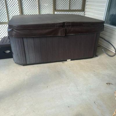 Hot tub--working