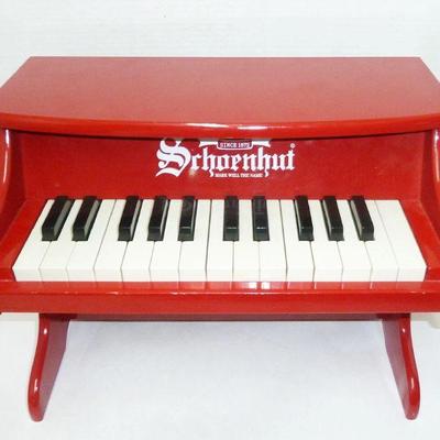 Schoenhut child's piano, plays nice