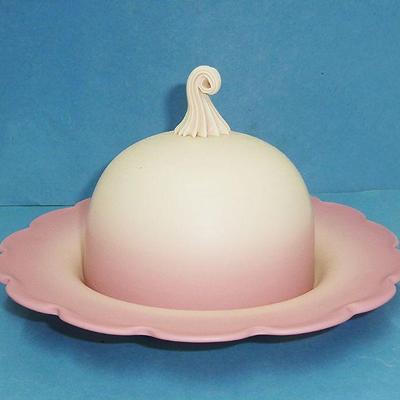 Burmese coveed butterdish