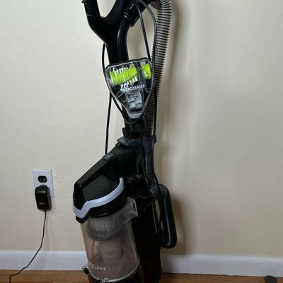 Bissel "MultiClean Allergen Pet" Vacuum Cleaner | Bissel "MultiClean Allergen Pet" bagless vacuum cleaner with...