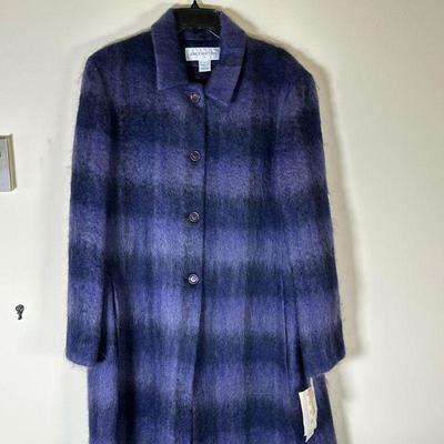 Women's Jones New York Jacket (NWT) - Plaid | Women's Jones New York coat in dark plaid pattern. Size 14.

