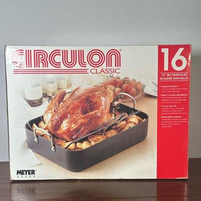 Circulon Oven Roaster with Rack | Meyer "Circulon Classic" 16" rectangular roaster with rack in original box.

