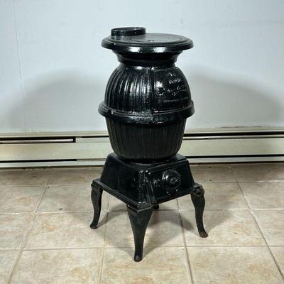 Armstrong Pot-Belly Stove | Vintage Armstrong Stove & MFG Co. (Perryville & Baltimore, Maryland) "MAGIC" #214 cast iron...
