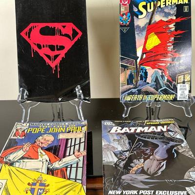 (4pc) Collection of Comic Books - Superman & Batman | Collection of vintage (1990s) comic books including issues about Superman,...
