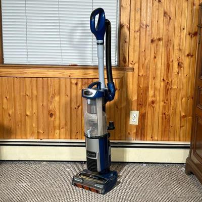 Shark "Duo Clean" Vacuum Cleaner | Shark upright vacuum cleaner with "Duo Clean" brush.

