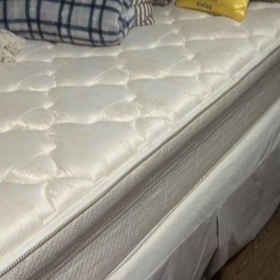 2 twin mattresses