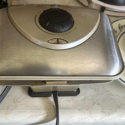 Waffle maker