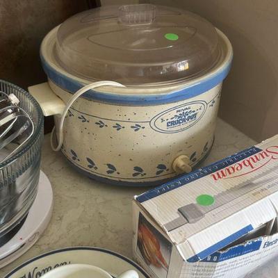 Sale Photo Thumbnail #11: Crockpot and electric knife