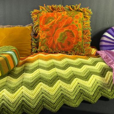Zigzag Crocheted Afghan Full Size With Matching Pillows And Various Throw Pillows