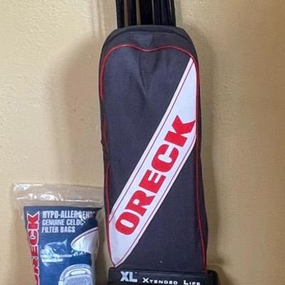 Oreck XL Xtended Life Vacuum w/ Bags