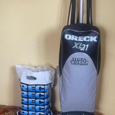 Oreck XL21 Vacuume w/ Bags